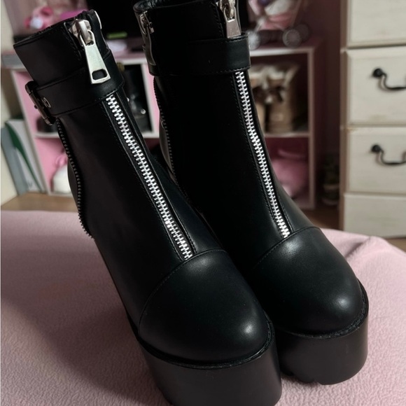 Black faux leather platform zip up heeled boots - Picture 3 of 4